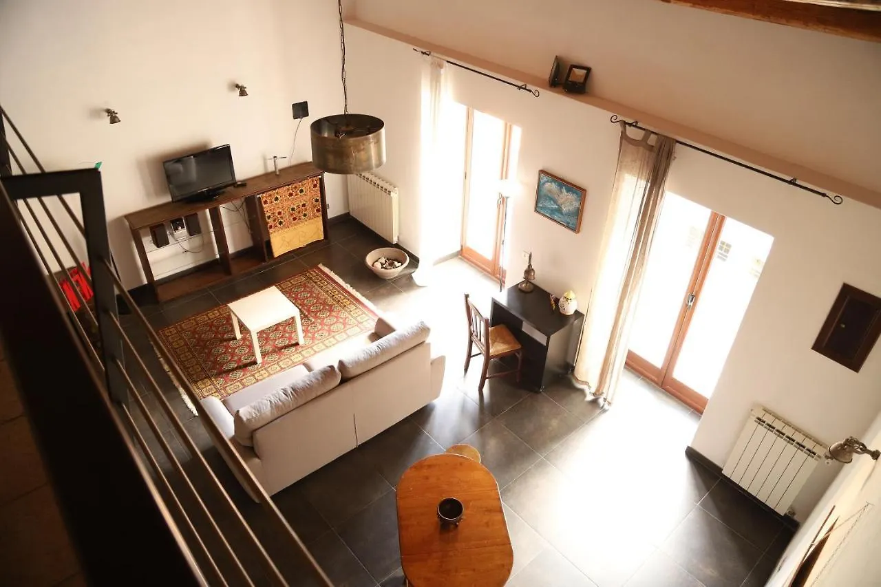 Tavola Tonda Apartament Palermo Italy
