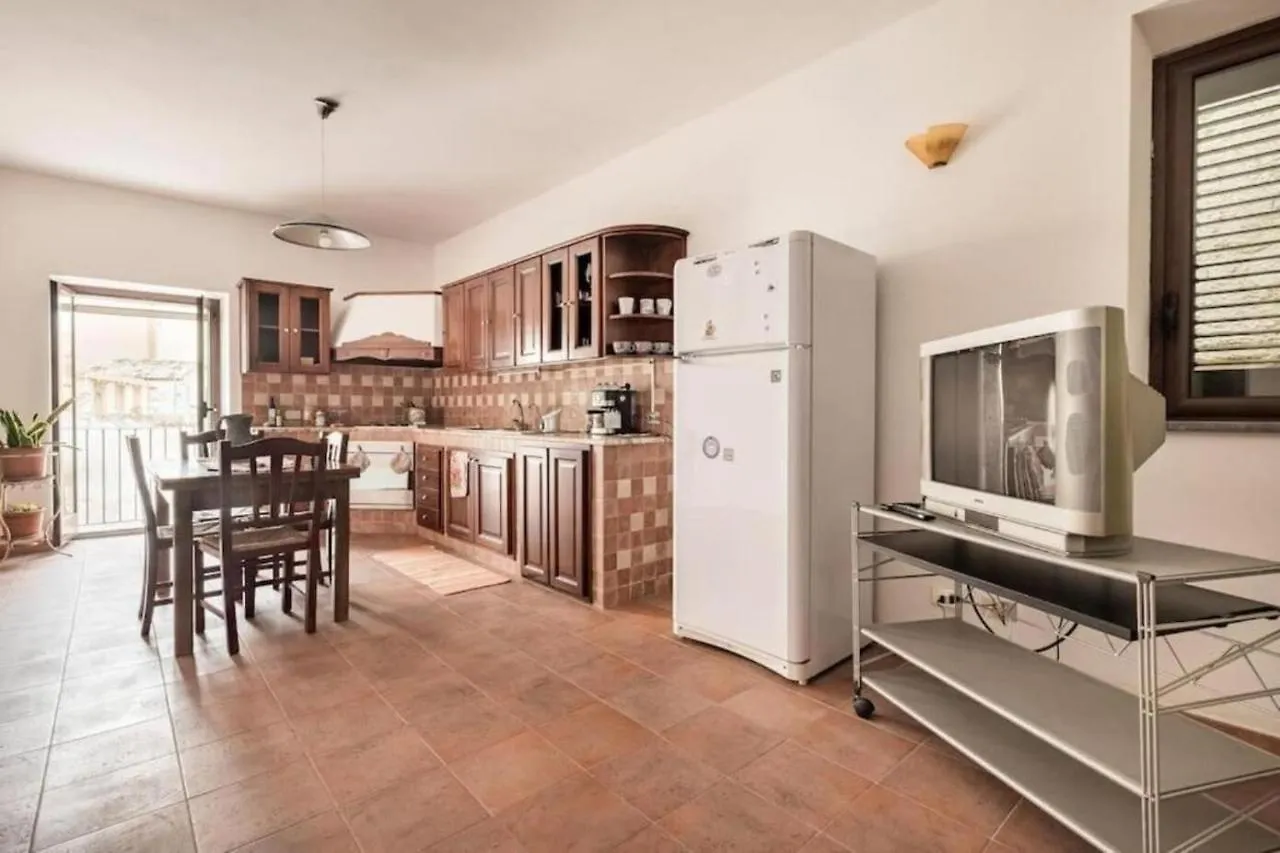 Tavola Tonda Apartament Palermo Italy